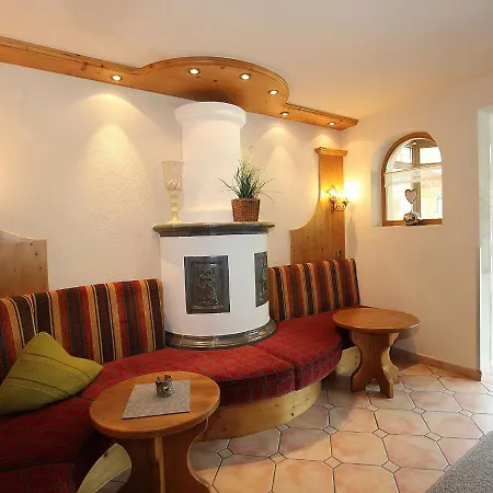 Stylish And Cozy At The Entrance To The Otztal Apartman Oetz