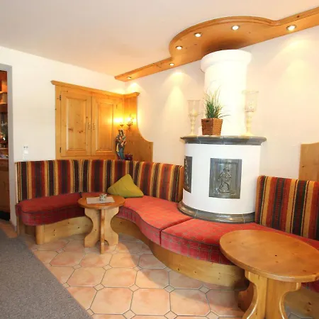 Stylish And Cozy At The Entrance To The Otztal Appartement